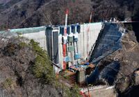 ダムの建設現場